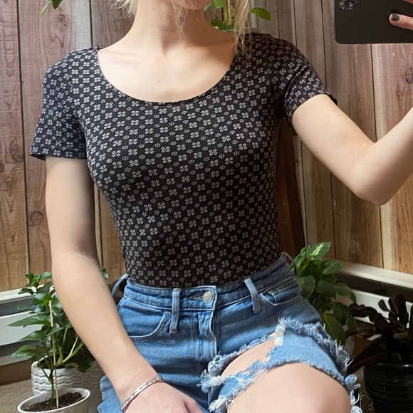 Black patterned top with cross back size small - Picture 1 of 3